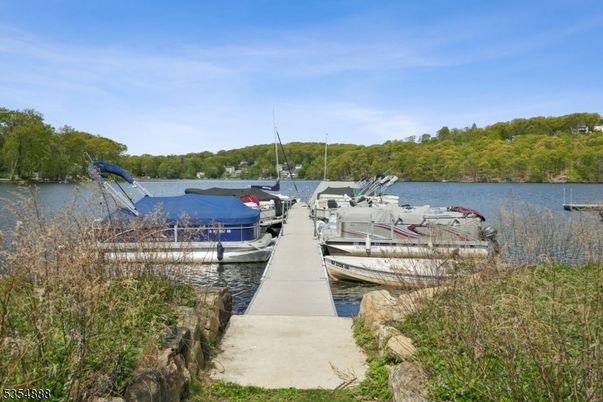Exterior, Lake