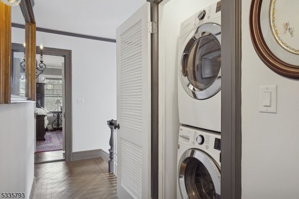 Interior, Utility Closets, Washer, Wood Texture Flooring