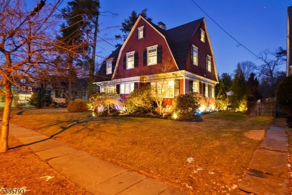 Backyard, Exterior, Facade, Queen Anne Victorian