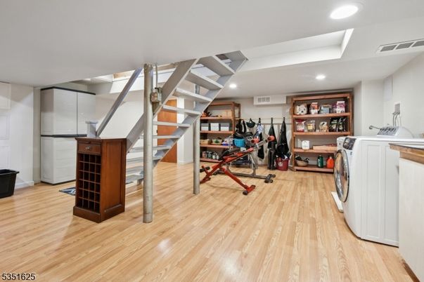 Interior, Recessed Lighting, Washer, Wood Texture Flooring