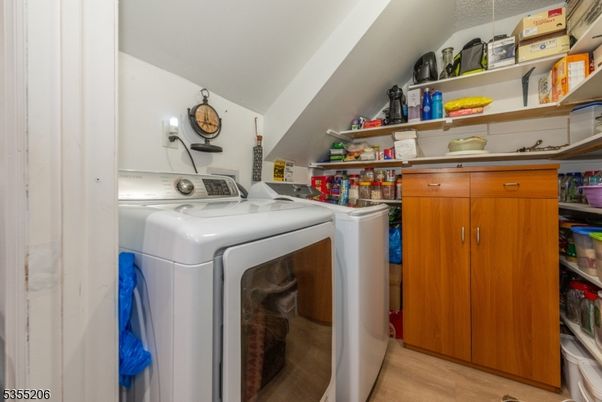 Interior, Utility Closets, Washer, Wood Texture Flooring
