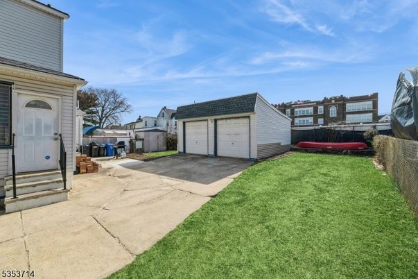 Backyard, Detached Garage, Exterior
