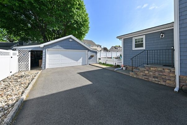 Detached Garage, Exterior