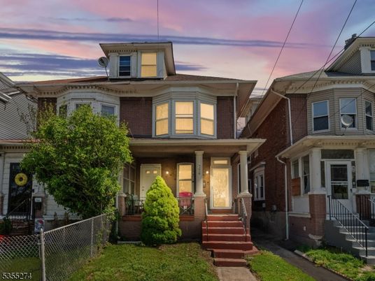 Exterior, Facade, Brick Facade, American Foursquare
