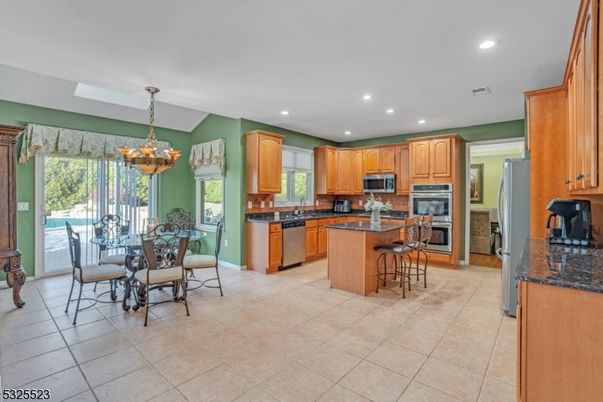 Chandelier, Dining room, Interior, Kitchen, Recessed Lighting, Stainless Steel Appliances