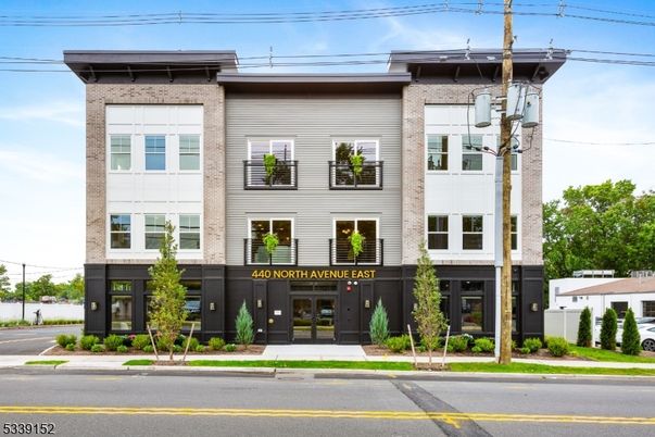 Exterior, Facade, Rowhouse