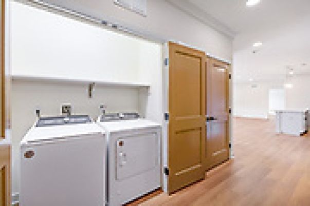 Interior, Pendant Lights, Recessed Lighting, Washer, Wood Texture Flooring