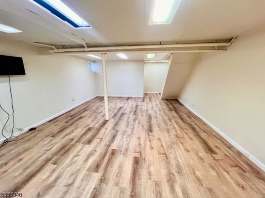 Empty room, Interior, Recessed Lighting, Walk-in Closets, Wood Texture Flooring