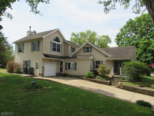 Attached, Exterior, Facade, Farmhouse