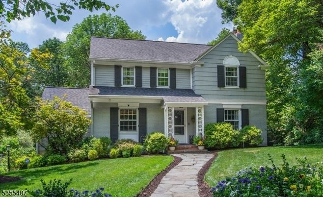 Exterior, Facade, Farmhouse