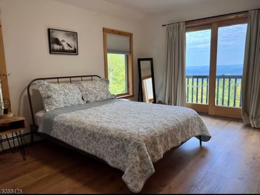 Bedroom, Interior, Water, Wood Texture Flooring