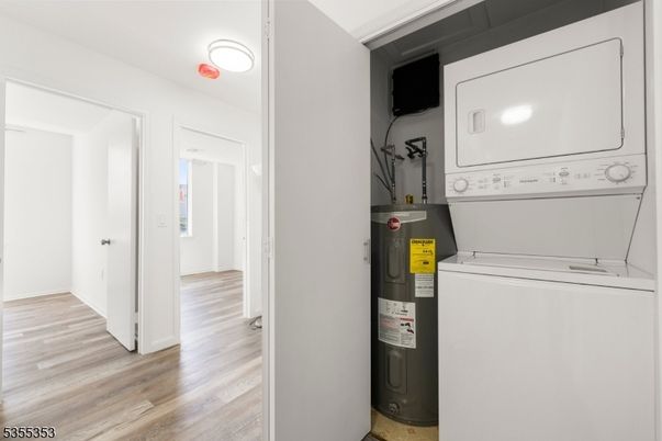 Interior, Utility Closets, Washer, Wood Texture Flooring