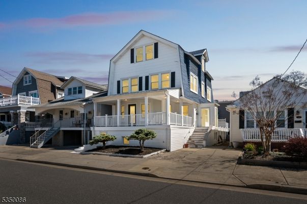 Exterior, Facade, Farmhouse
