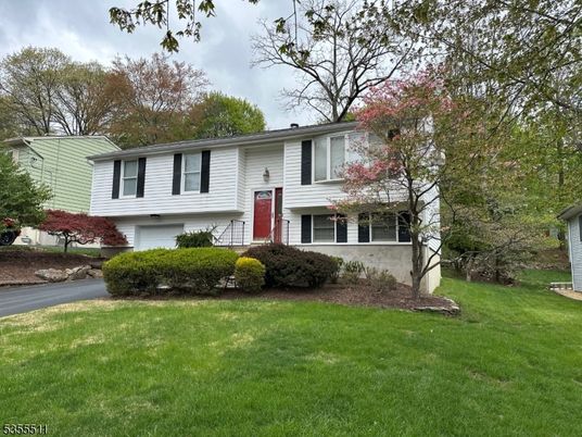 Attached, Exterior, Facade, Raised Ranch