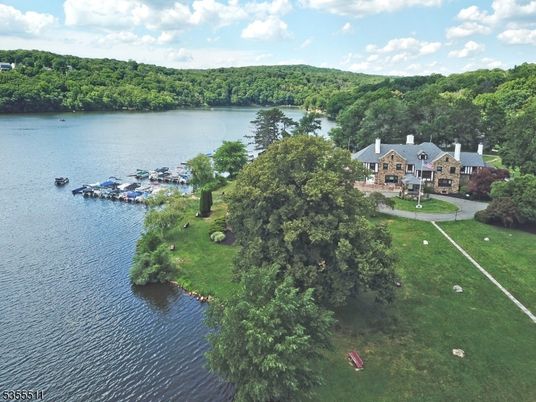 Exterior, Lake