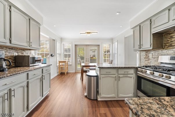 Dining room, Interior, Kitchen, Recessed Lighting, Stainless Steel Appliances, Wood Texture Flooring