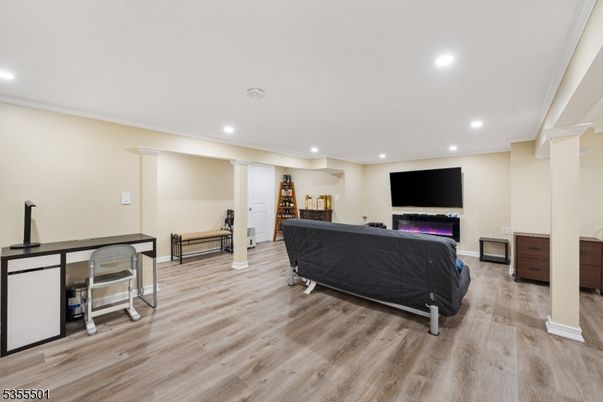 Interior, Recessed Lighting, Wood Texture Flooring