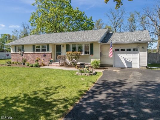 Attached, Exterior, Facade, Ranch