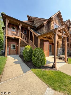 Exterior, Facade, American Craftsman