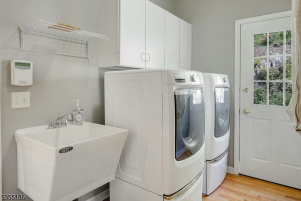 Interior, Washer, Wood Texture Flooring