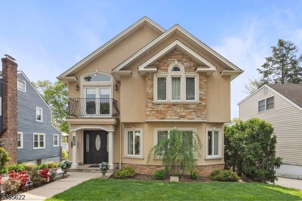 Exterior, Facade, American Craftsman