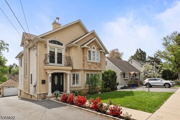 Exterior, Facade, American Craftsman