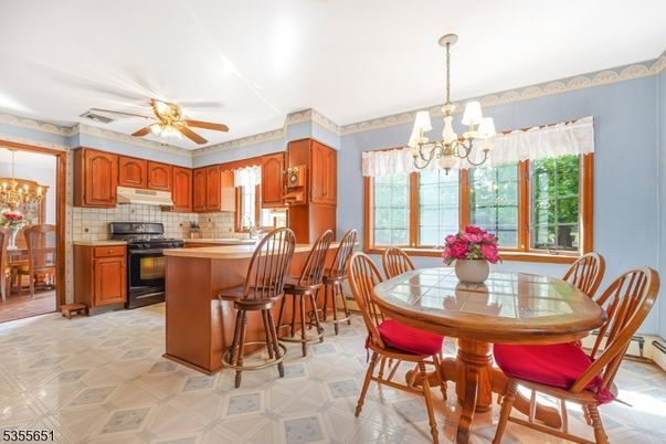 Chandelier, Dining room, Interior, Kitchen