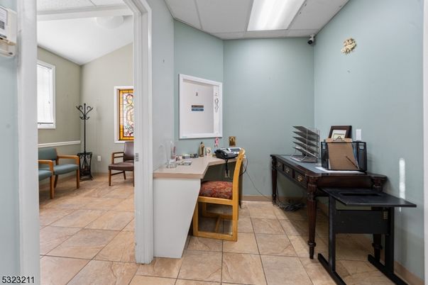 Home Office, Interior