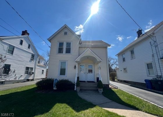 Exterior, Facade, Queen Anne Victorian