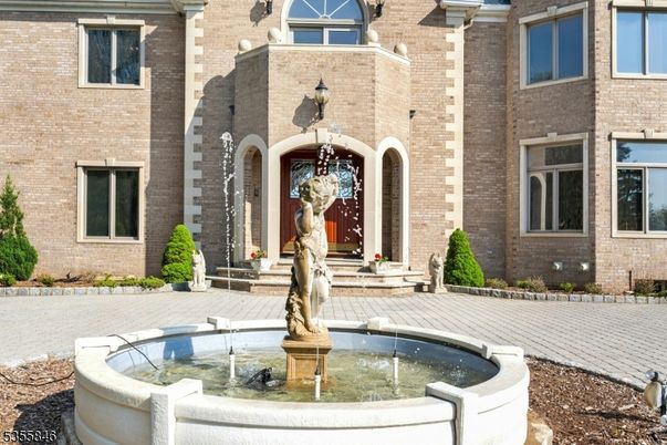 Exterior, Facade, Brick Facade, Rowhouse