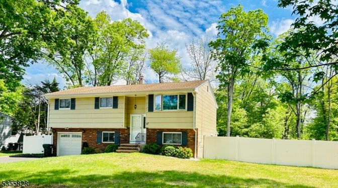 Attached, Exterior, Facade, Brick Facade, Raised Ranch
