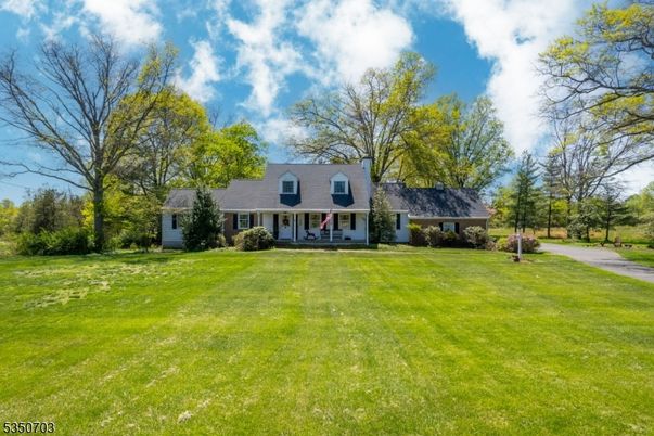 Backyard, Exterior, Facade, Cape Cod