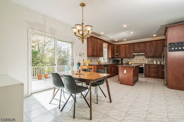 Chandelier, Dining room, Interior, Kitchen, Marble, Recessed Lighting
