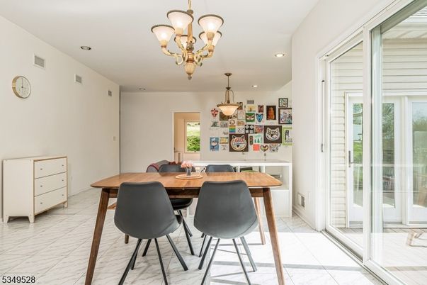 Chandelier, Dining room, Interior, Marble, Pendant Lights, Recessed Lighting