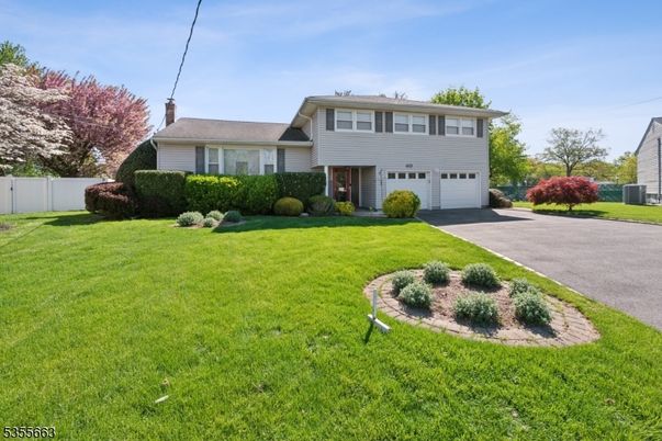 Attached, Backyard, Exterior, Facade, Split Level