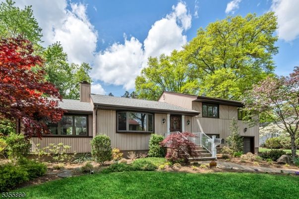 Attached, Backyard, Exterior, Facade, Split Level