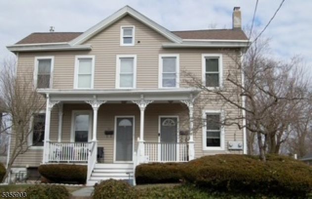 Exterior, Facade, Queen Anne Victorian