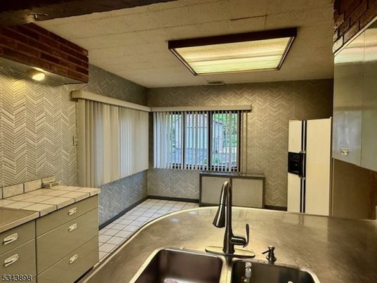 Bathroom, Interior, Tile Countertops