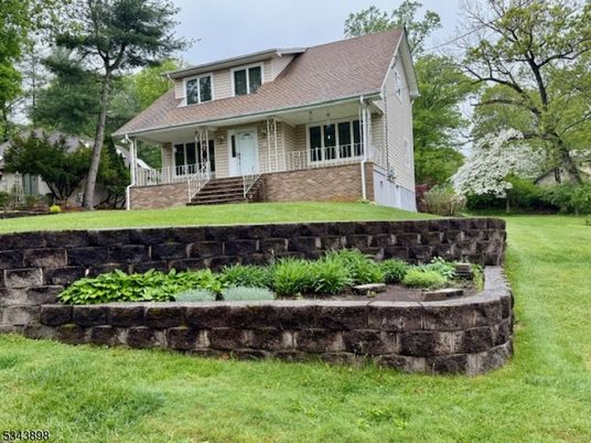 Backyard, Exterior, Facade, Cape Cod