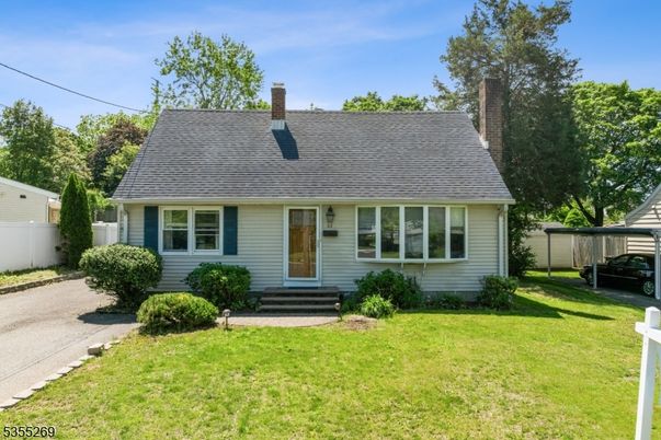 Exterior, Facade, Cape Cod
