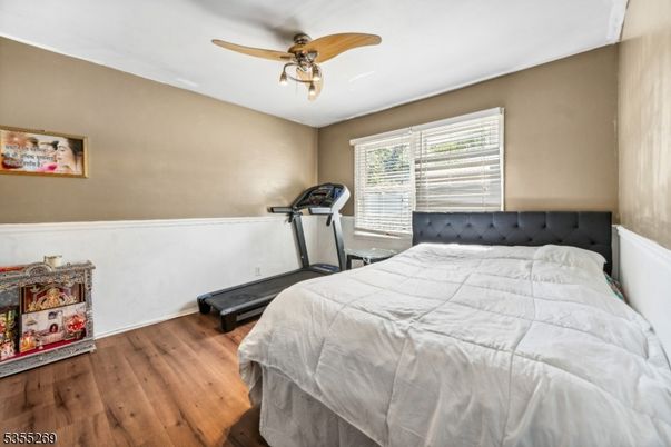 Bedroom, Fitness Equipment, Interior, Wood Texture Flooring