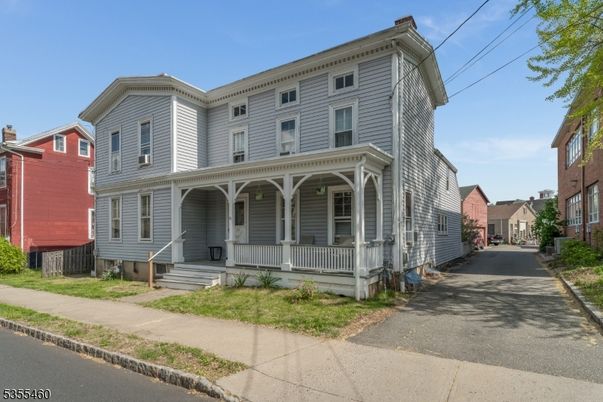 Exterior, Facade, Queen Anne Victorian