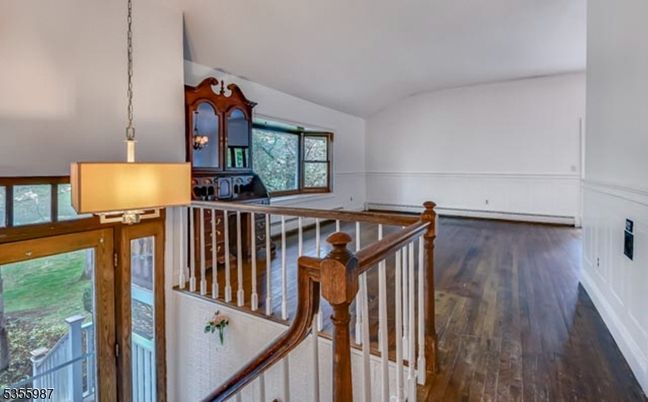 Interior, Pendant Lights, Wood Texture Flooring