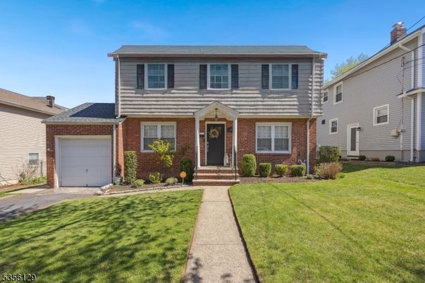 Attached, Exterior, Facade, Brick Facade, Split Level