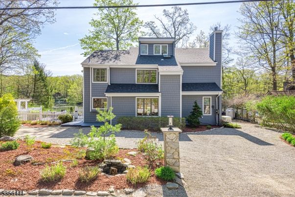 Exterior, Facade, American Foursquare