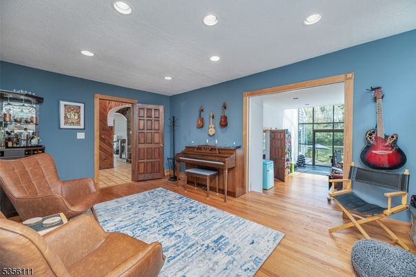 Interior, Piano, Recessed Lighting, Wood Texture Flooring