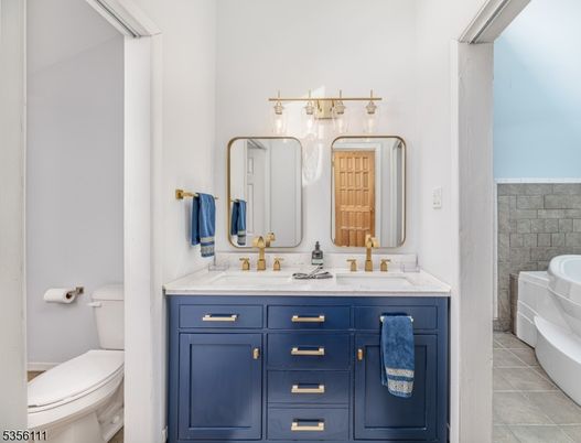 Bathroom, Dual Sink Vanities, Interior