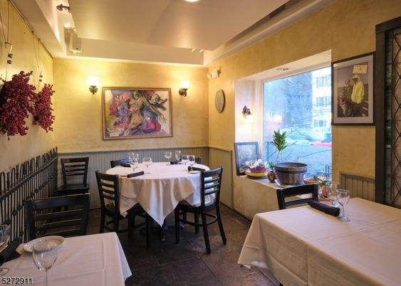 Dining room, Interior, Recessed Lighting