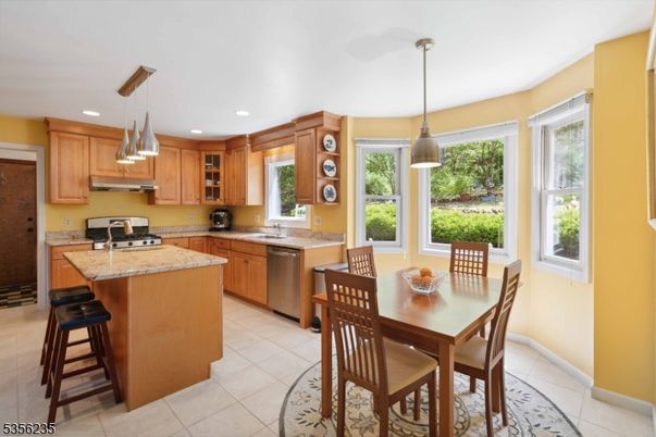 Dining room, Interior, Kitchen, Pendant Lights, Recessed Lighting, Stainless Steel Appliances