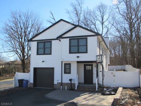 Attached, Exterior, Facade, Farmhouse